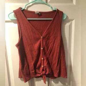 Slightly cropped tank top